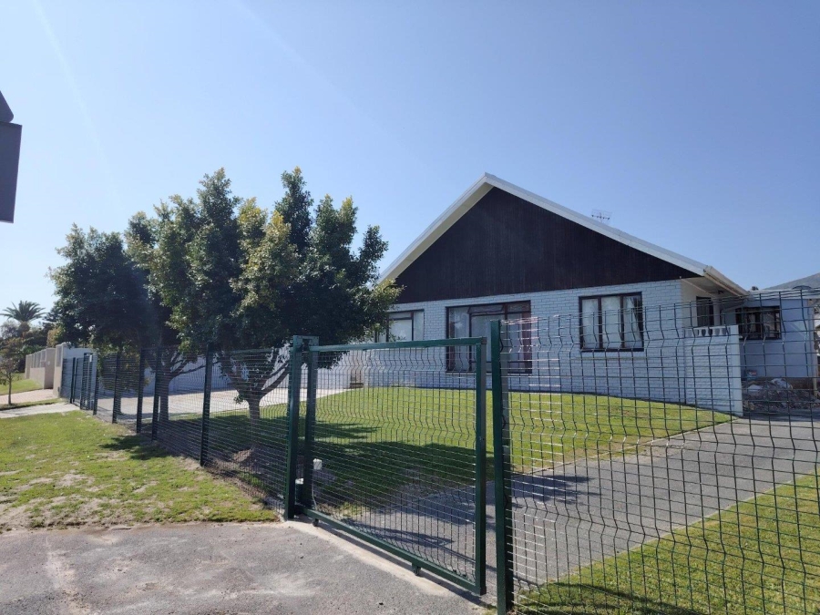 To Let 4 Bedroom Property for Rent in Panorama Western Cape